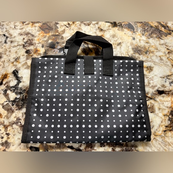 Thirty-One Travel toiletries Bag - Picture 4 of 8